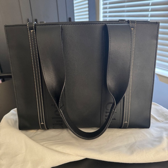 Chloe Medium Woody Tote in Leather - Picture 2 of 5